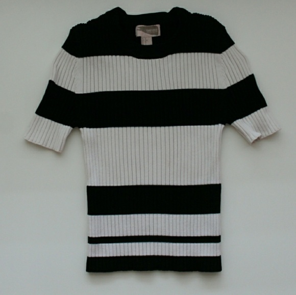 Striped top ✨ - Picture 1 of 3